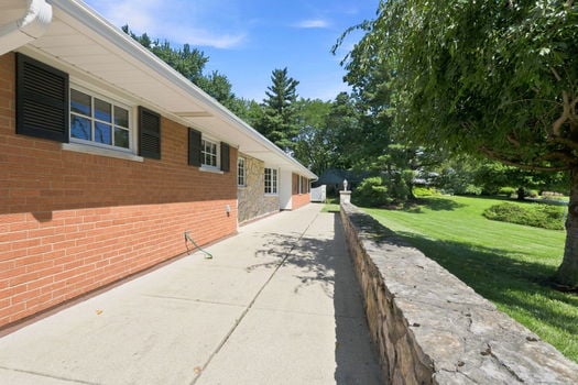 81-web-or-mls-1215 Cutter St-70