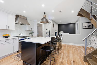 16-web-or-mls-208 Wade St-16