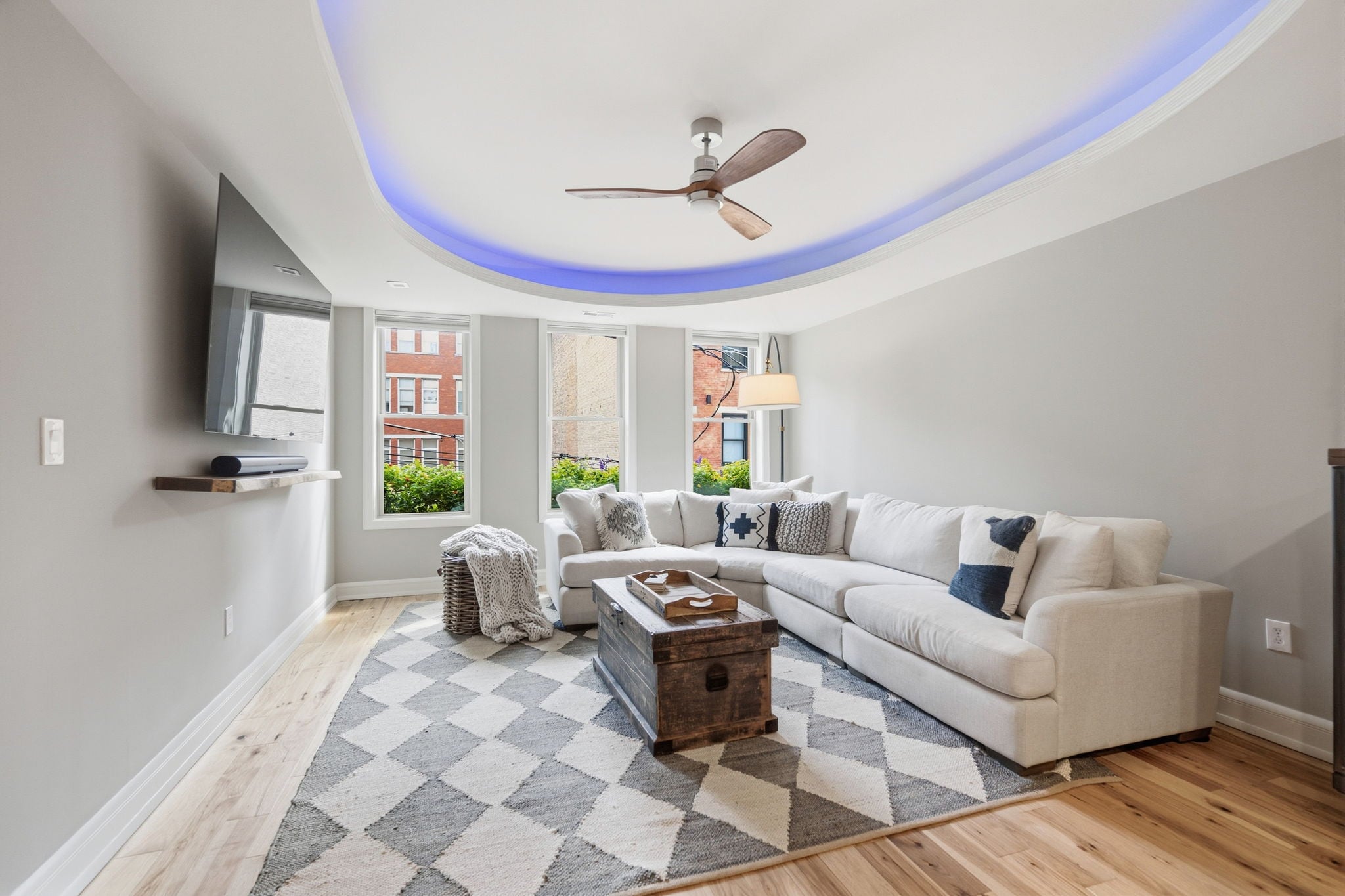 18-web-or-mls-208 Wade St-18