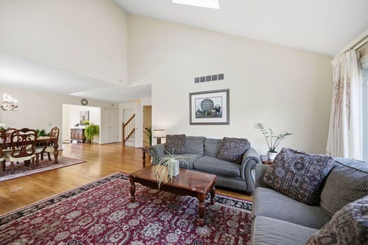 18-web-or-mls-6865 Fox Hill Ln-18