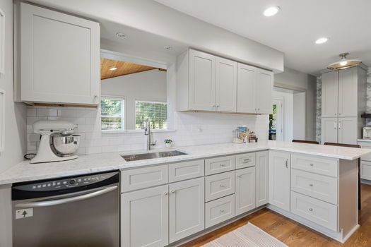 18-web-or-mls-7721 Naomi Ave-18