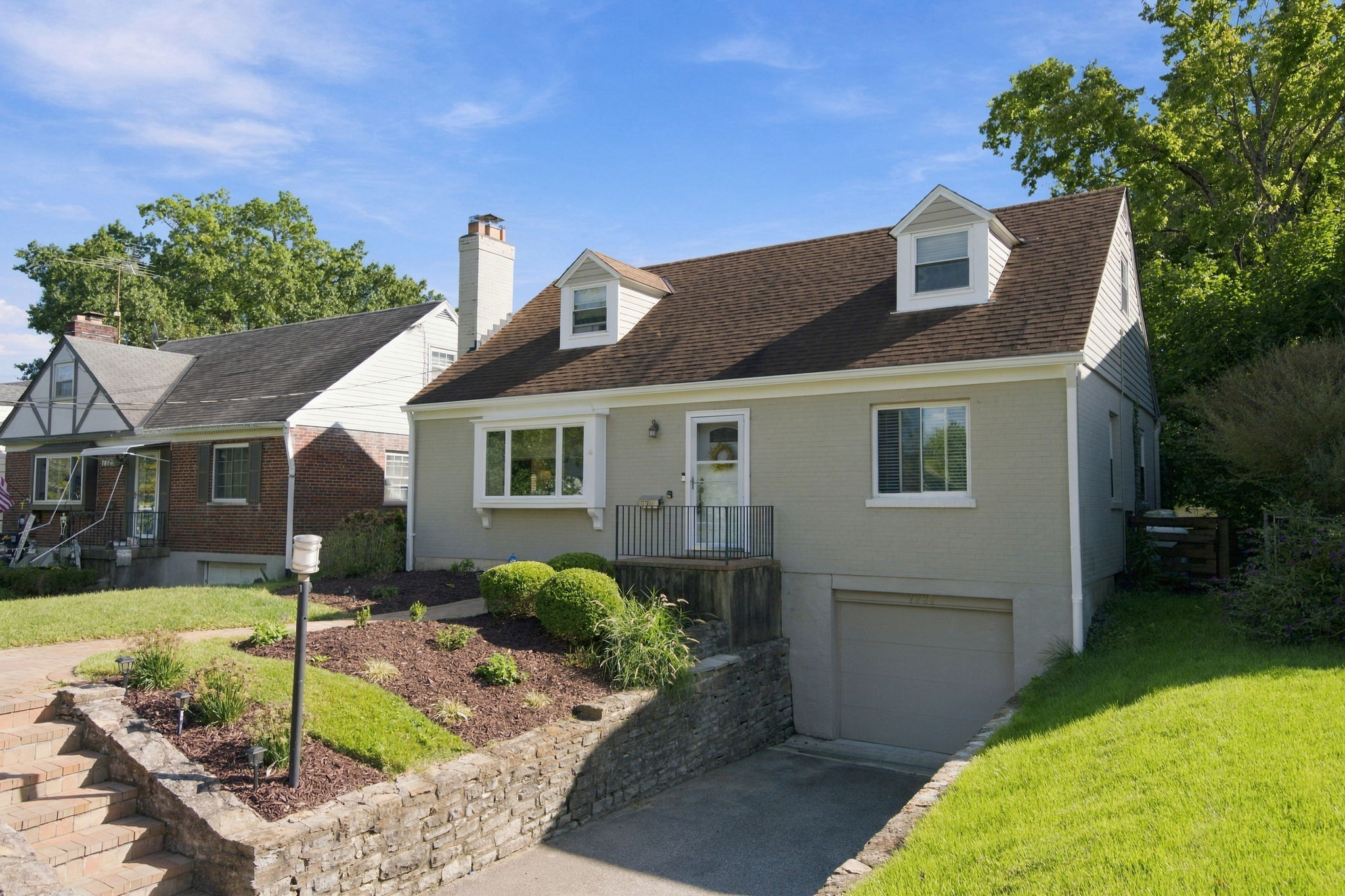 2-web-or-mls-7721 Naomi Ave-2