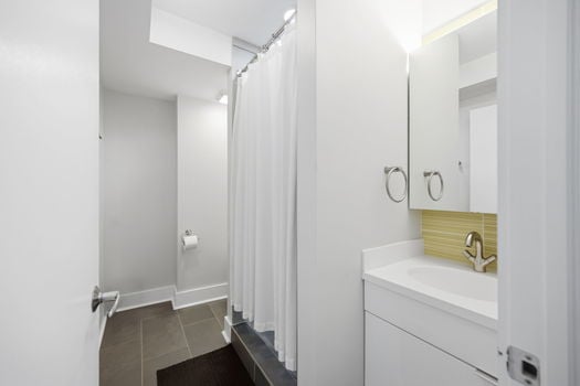 26-web-or-mls-15 W 15th St B3-26