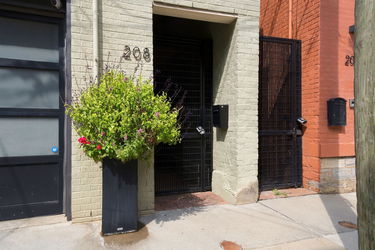 3-web-or-mls-208 Wade St-3