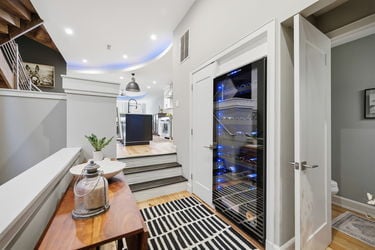 30-web-or-mls-208 Wade St-30