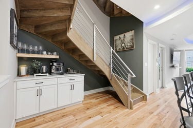 31-web-or-mls-208 Wade St-31