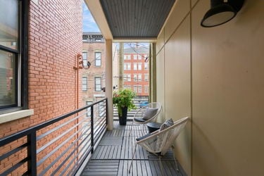 32-web-or-mls-208 Wade St-32