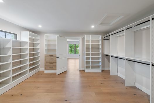 40-Walk Thru Closet