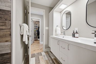 48-web-or-mls-208 Wade St-48