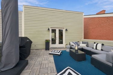 57-web-or-mls-208 Wade St-57