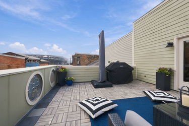 58-web-or-mls-208 Wade St-58