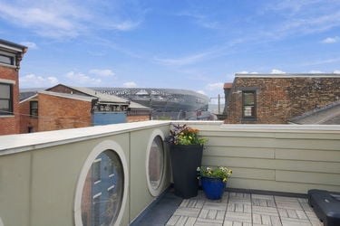 59-web-or-mls-208 Wade St-59