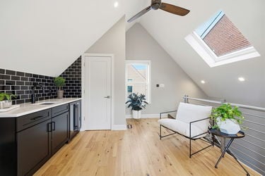 62-web-or-mls-208 Wade St-62