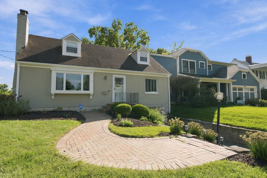 64-web-or-mls-7721 Naomi Ave-64