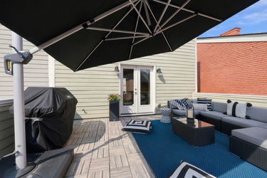 70-web-or-mls-208 Wade St-70