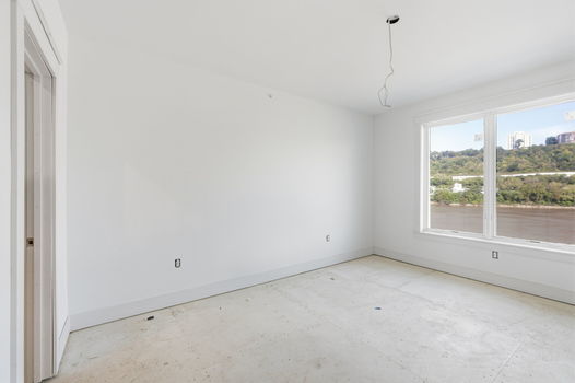 1-web-or-mls-739 Manhattan Blvd
