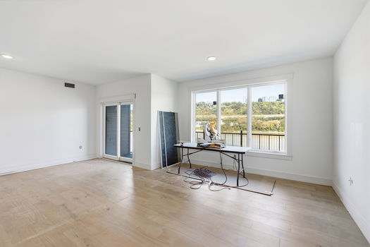 11-web-or-mls-739 Manhattan Blvd-11