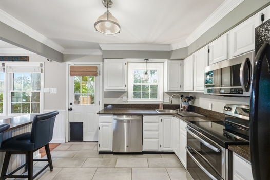 14-web-or-mls-6994 Mayfield Ave-14