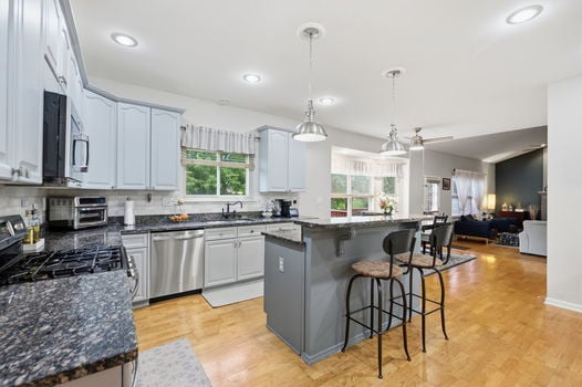 15-web-or-mls-8749 Charleston Woods Dr-16