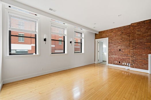 16-web-or-mls-1125 St Gregory St-16