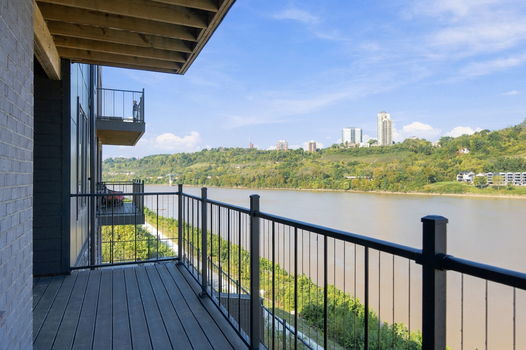 16-web-or-mls-739 Manhattan Blvd-16