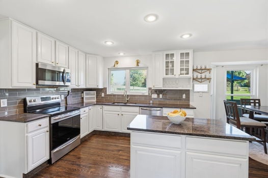 17-web-or-mls-5018 Midfield Rd-17