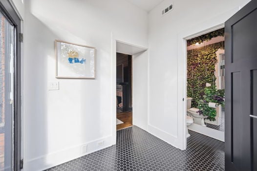 17-web-or-mls-531 Milton St-17