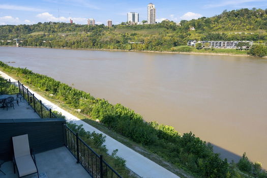 17-web-or-mls-739 Manhattan Blvd-17