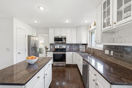 18-web-or-mls-5018 Midfield Rd-18