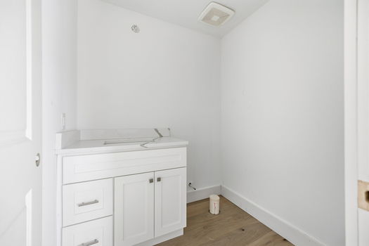 19-web-or-mls-739 Manhattan Blvd-19