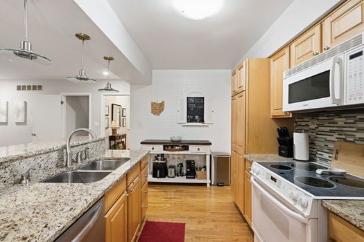 19-web-or-mls-778 Strathcoma Dr-19