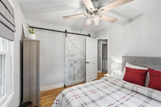 20-web-or-mls-6994 Mayfield Ave-20