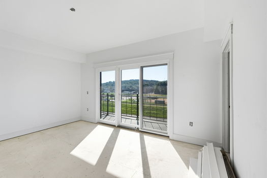 20-web-or-mls-739 Manhattan Blvd-20