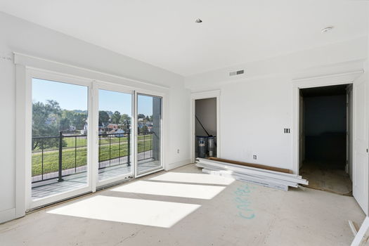 21-web-or-mls-739 Manhattan Blvd-21