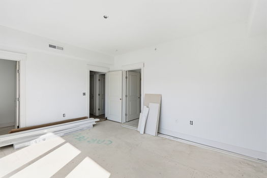 22-web-or-mls-739 Manhattan Blvd-22