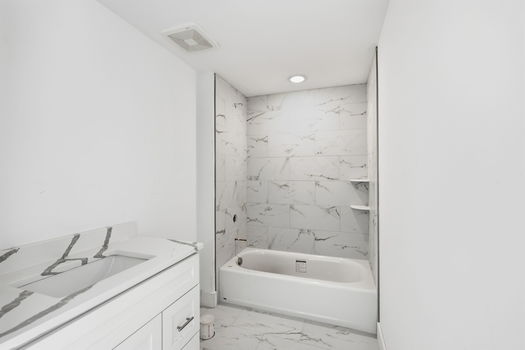 23-web-or-mls-739 Manhattan Blvd-23