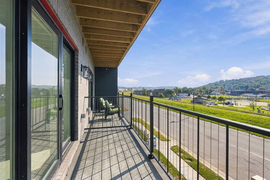 24-web-or-mls-739 Manhattan Blvd-24