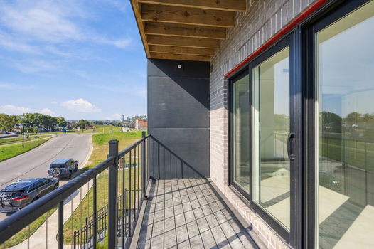 25-web-or-mls-739 Manhattan Blvd-25