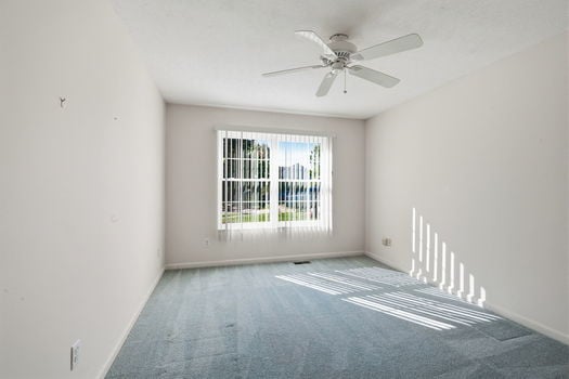 32-web-or-mls-105 Old Carriage Ct-32