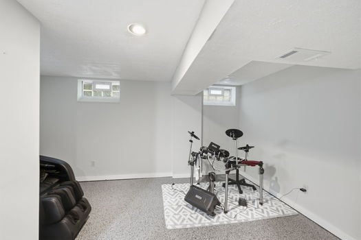 33-web-or-mls-6994 Mayfield Ave-33