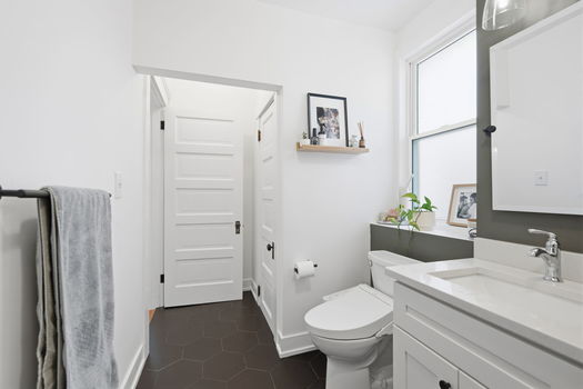 38-web-or-mls-4216 Tower Ave-38