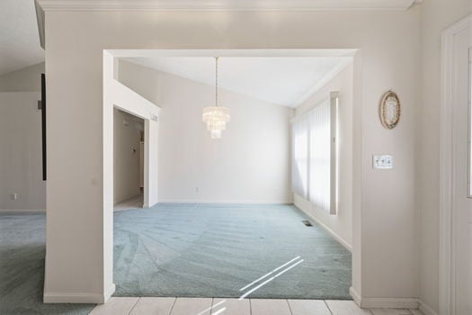 4-web-or-mls-105 Old Carriage Ct-4