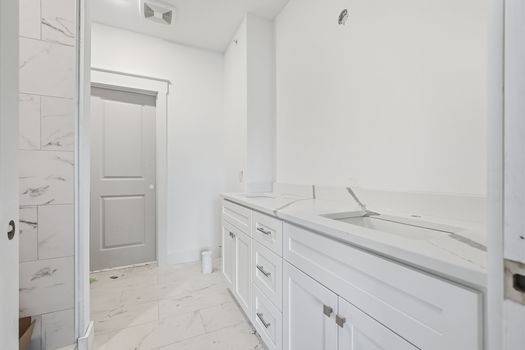 4-web-or-mls-739 Manhattan Blvd-4
