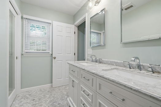 40-web-or-mls-5705 Charteroak Dr-40