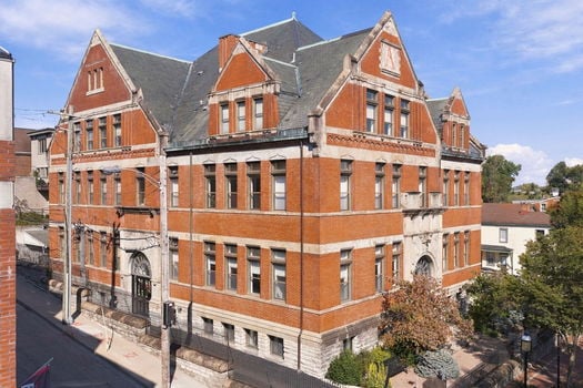 42-web-or-mls-1125 St Gregory St-42