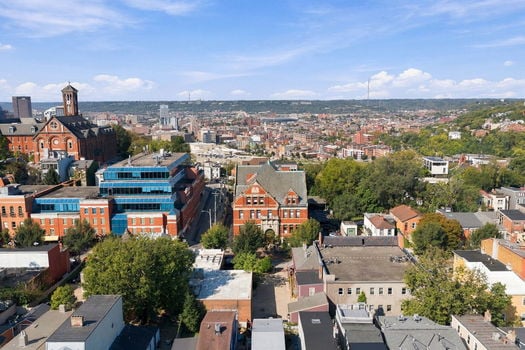 46-web-or-mls-1125 St Gregory St-46