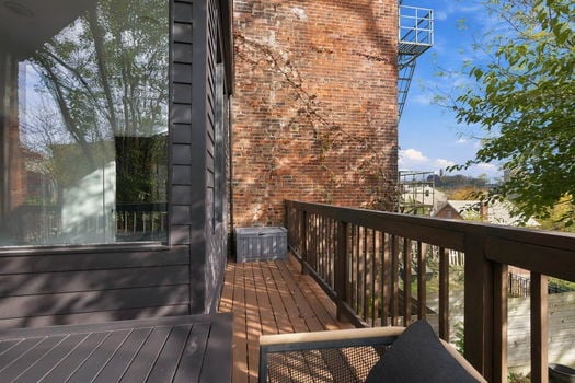 54-web-or-mls-531 Milton St-54