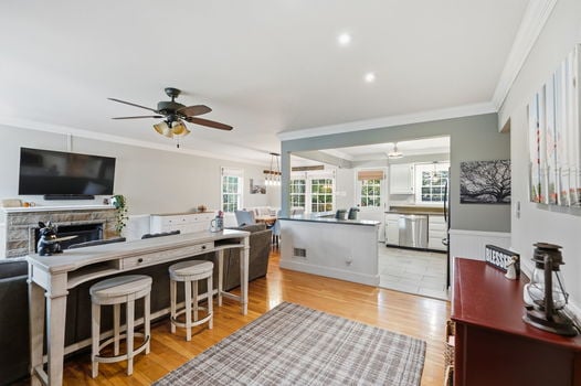 6-web-or-mls-6994 Mayfield Ave-6