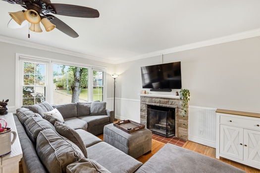 7-web-or-mls-6994 Mayfield Ave-7