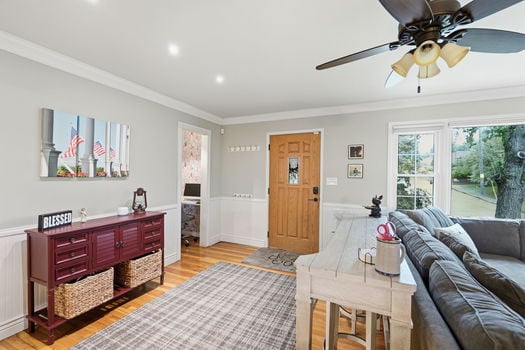 8-web-or-mls-6994 Mayfield Ave-8